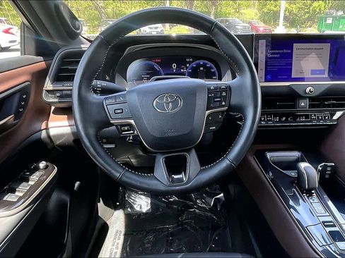 Used 2024 Toyota Crown Limited w/ Advanced Technology Package image 6