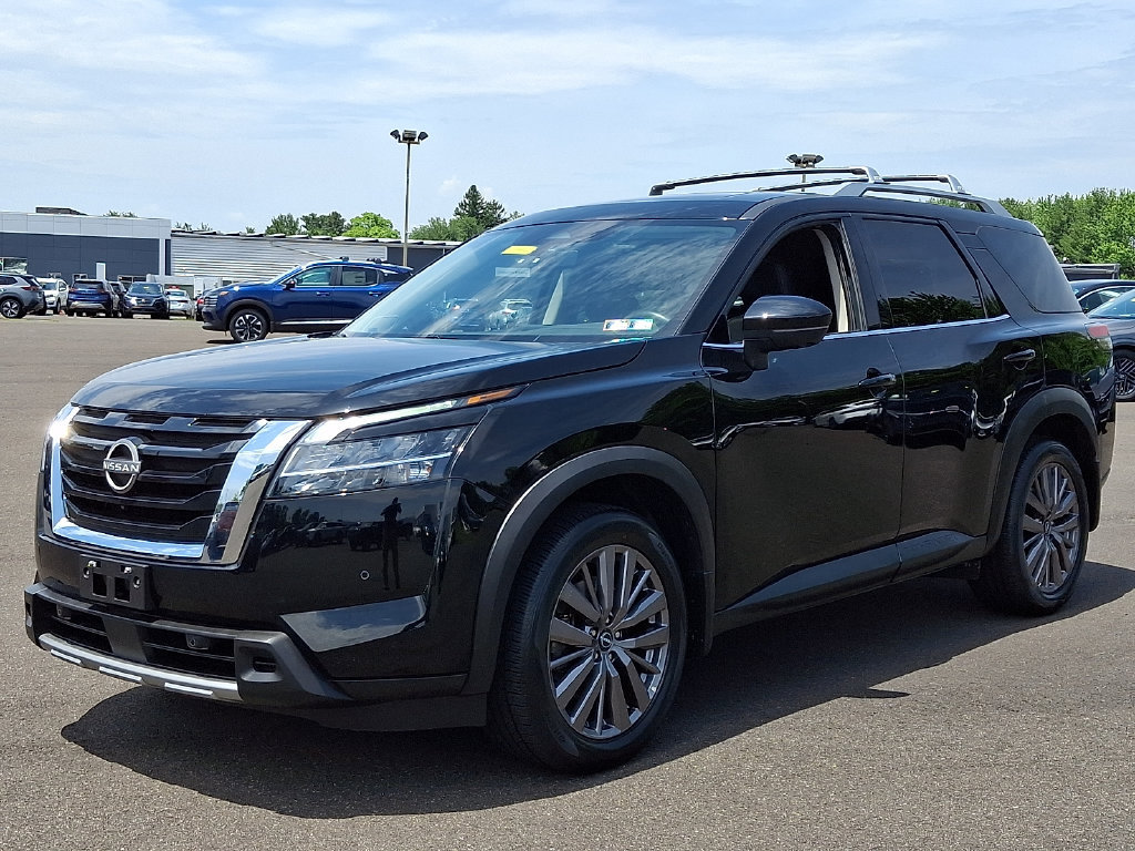 Certified 2023 Nissan Pathfinder SL w/ SL Premium Package AWD/4WD image 3