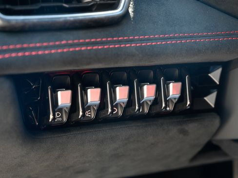 Used 2018 Lamborghini Huracan Performante image 21