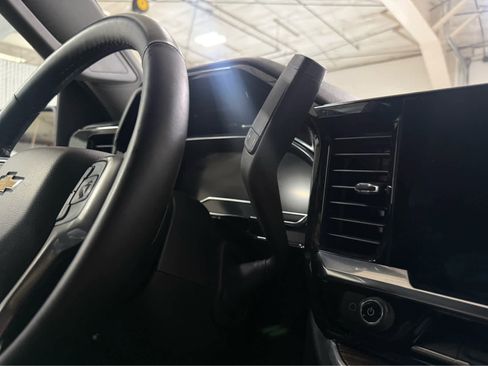 Used 2025 Chevrolet Silverado 1500 LT AWD/4WD image 25