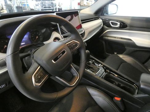 Used 2025 Jeep Compass Limited AWD/4WD image 8