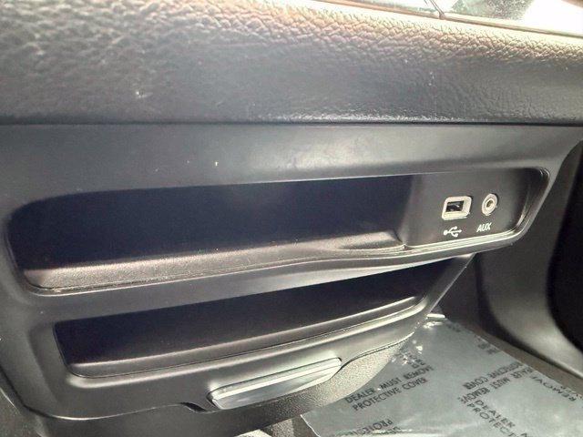 Used 2020 Chrysler Pacifica Touring-L FWD image 31