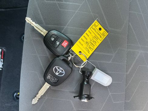 Used 2020 Toyota Tacoma TRD Sport AWD/4WD image 29