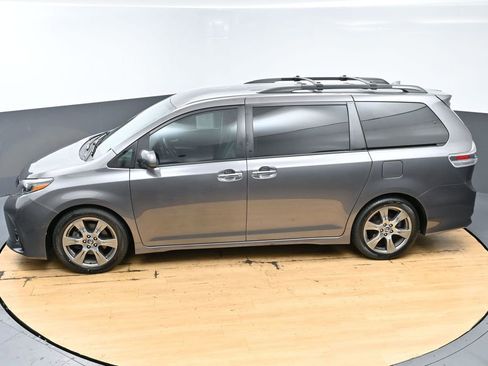 Used 2018 Toyota Sienna SE FWD image 44