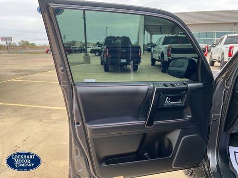 Used 2022 Toyota 4Runner TRD Off-Road Premium image 10