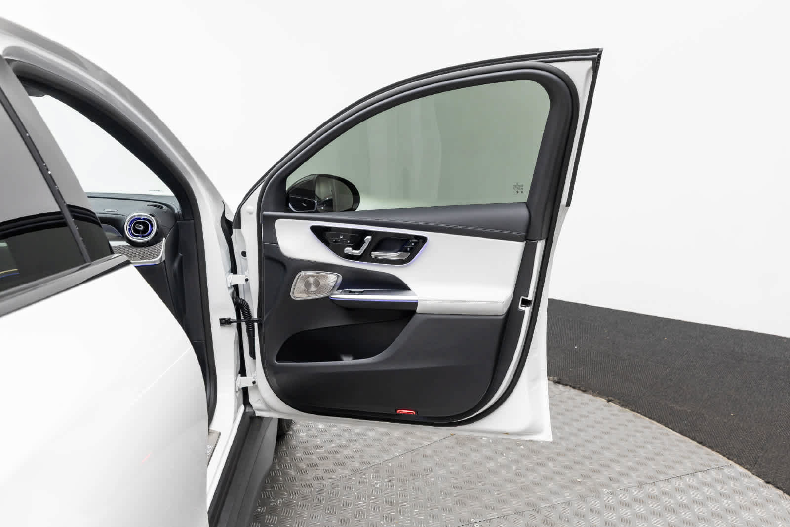 Used 2026 Mercedes-Benz GLC 300 4MATIC image 45