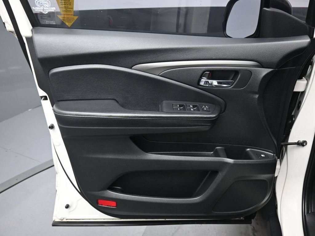 Used 2019 Honda Pilot LX image 9