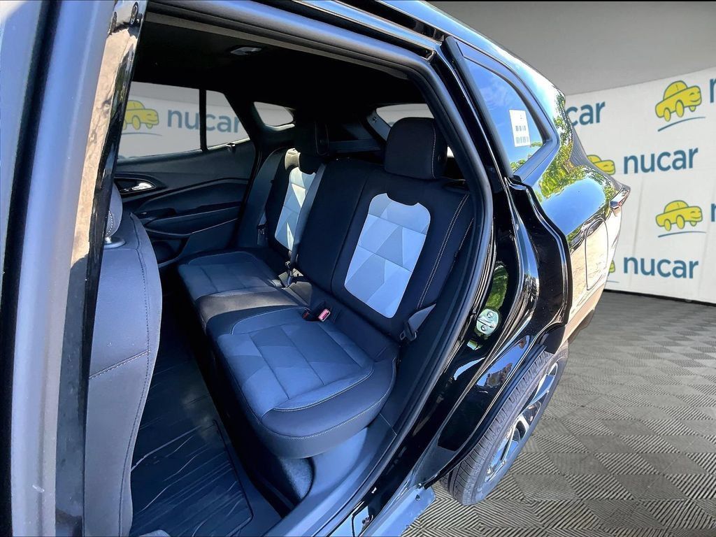 New 2026 Chevrolet Trax RS w/ Sunroof Package FWD image 15