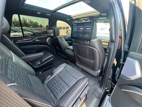 Used 2022 Cadillac Escalade Sport Platinum w/ LPO, Floor Liner Package AWD/4WD image 18