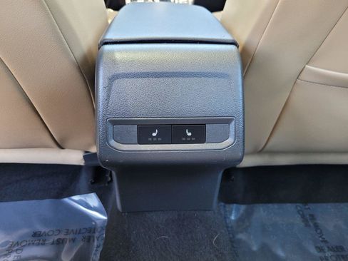 Used 2019 Volkswagen Jetta SEL w/ Cold Weather Package FWD image 17