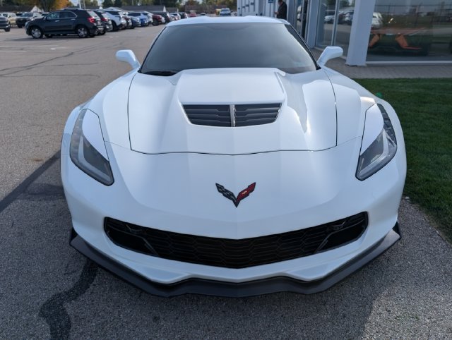 Used 2017 Chevrolet Corvette Z06 w/ Z07 Performance Package RWD image 3