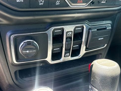 Used 2022 Jeep Gladiator Mojave AWD/4WD image 22