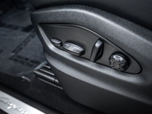 Certified 2025 Porsche Cayenne image 24