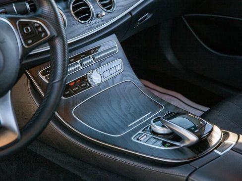 Used 2018 Mercedes-Benz E 300 4MATIC image 14