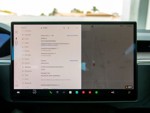 Used 2022 Tesla Model S Standard Range image 13