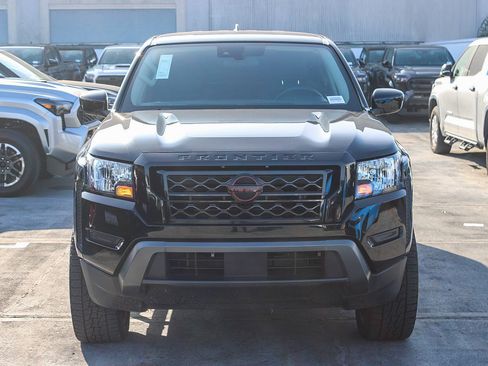 Used 2024 Nissan Frontier SV image 2