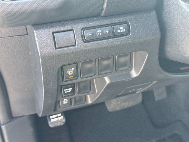Used 2024 Nissan Frontier SV w/ Technology Package RWD image 30
