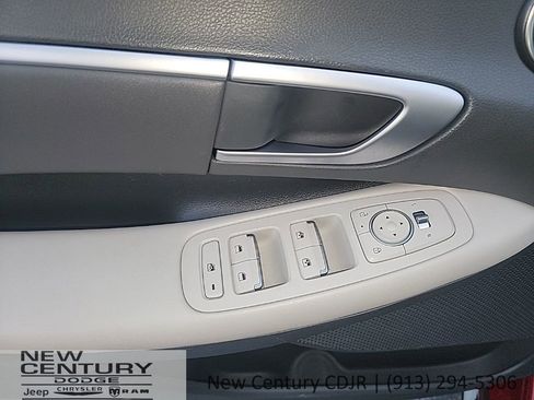 Used 2025 Hyundai Sonata SEL FWD image 8