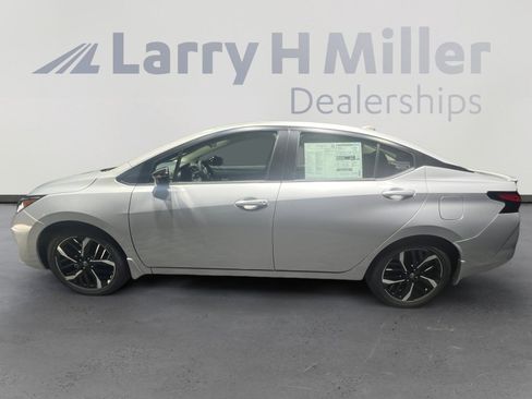 New 2025 Nissan Versa SR w/ Trunk Package image 2