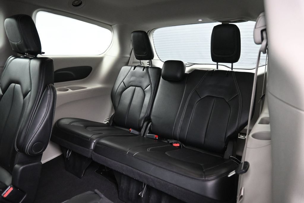 Used 2024 Chrysler Pacifica Touring-L FWD image 26