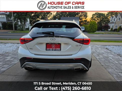Used 2017 INFINITI QX30 Premium w/ Navigation Package AWD/4WD image 5