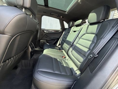 Certified 2026 Porsche Macan AWD/4WD image 18