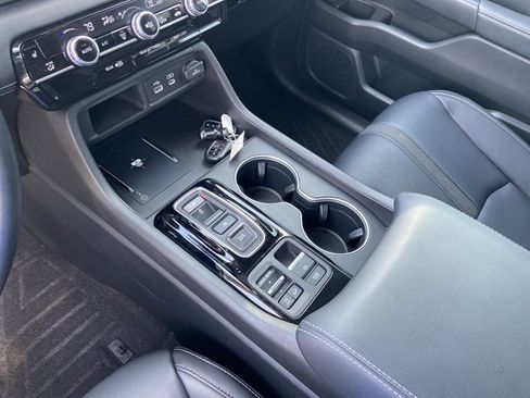 Used 2024 Honda Pilot Touring image 23