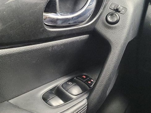 Used 2019 Nissan Rogue SV FWD image 27