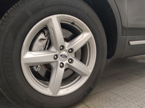 Used 2017 Ford Explorer XLT image 31