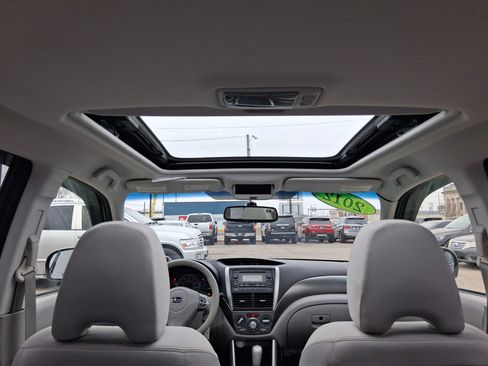 Used 2012 Subaru Forester 2.5X Premium w/ Popular Pkg 3 AWD/4WD image 12