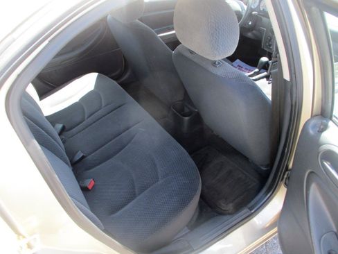Used 2004 Dodge Stratus SXT w/ Sun & Fun Group FWD image 8