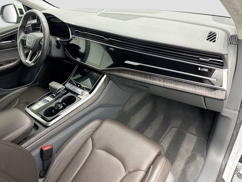 Used 2019 Audi Q8 Prestige w/ Luxury Package image 16