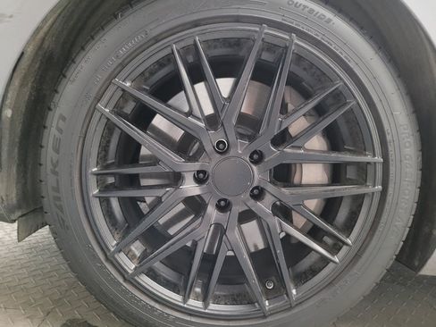 Used 2017 Genesis G90 3.3T Premium RWD image 31