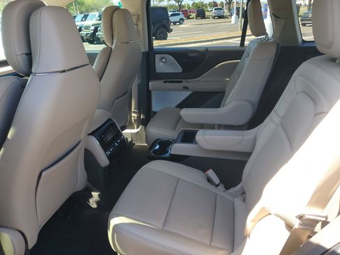 Used 2022 Lincoln Aviator Reserve w/ Equipment Group 201A AWD/4WD image 12