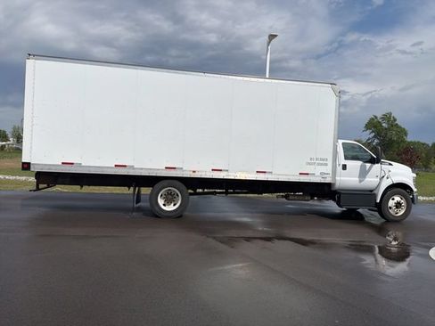 Used 2022 Ford F750 2WD Regular Cab Super Duty image 8