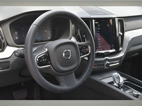 Certified 2025 Volvo XC60 B5 Ultra w/ Protection Package Premier image 10