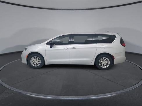New 2026 Chrysler Pacifica Select image 5