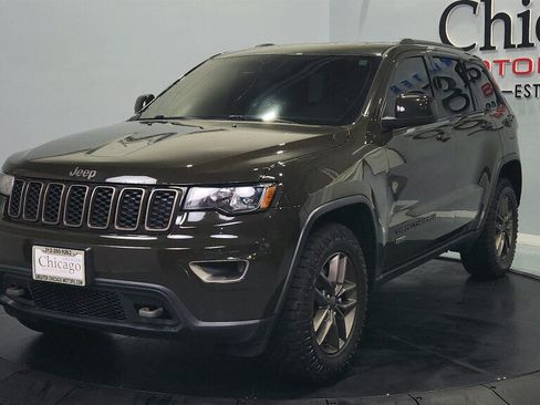 Used 2017 Jeep Grand Cherokee Laredo AWD/4WD image 4