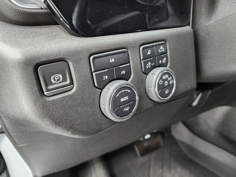 Used 2024 Chevrolet Silverado 3500 LT w/ Convenience Package image 42