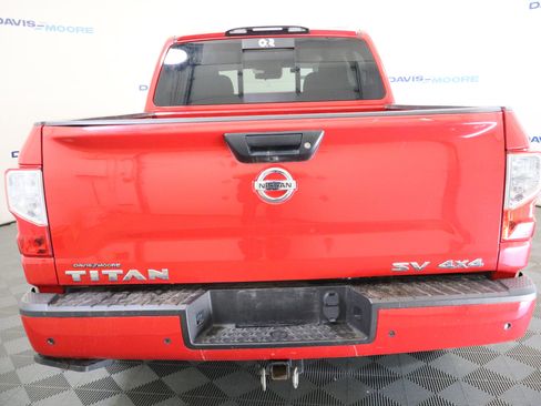 Used 2021 Nissan Titan SV w/ Accessory Utility Package AWD/4WD image 8
