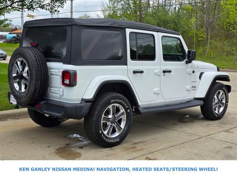 Used 2018 Jeep Wrangler Unlimited Sahara AWD/4WD image 3