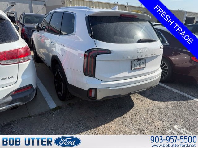 Used 2024 Kia Telluride EX w/ EX Captain's Chair Package FWD image 3