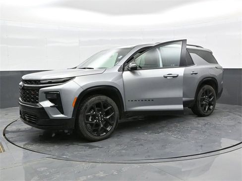 Used 2024 Chevrolet Traverse RS w/ LPO, Floor Liner Package image 3