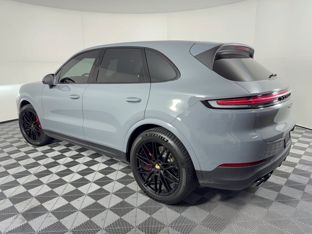 Certified 2024 Porsche Cayenne S AWD/4WD image 3