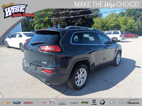 Used 2018 Jeep Cherokee Latitude Plus FWD image 3