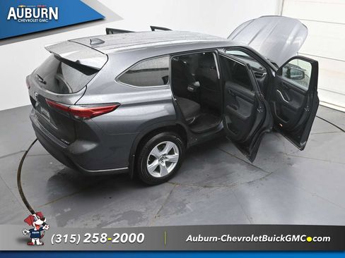 Used 2021 Toyota Highlander LE AWD/4WD image 42