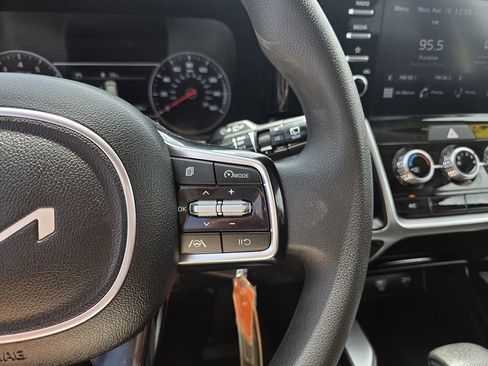 Used 2023 Kia Sorento LX FWD image 24