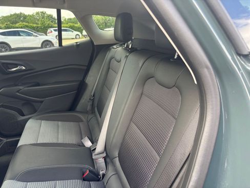 Used 2025 Chevrolet Trax LT w/ LT Convenience Package FWD image 36