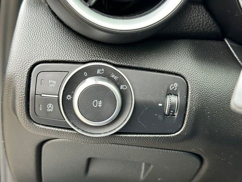 Used 2017 Alfa Romeo Giulia Base image 15