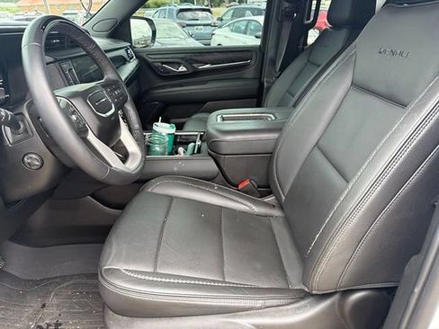 Used 2023 GMC Yukon XL Denali w/ Denali Reserve Package AWD/4WD image 5